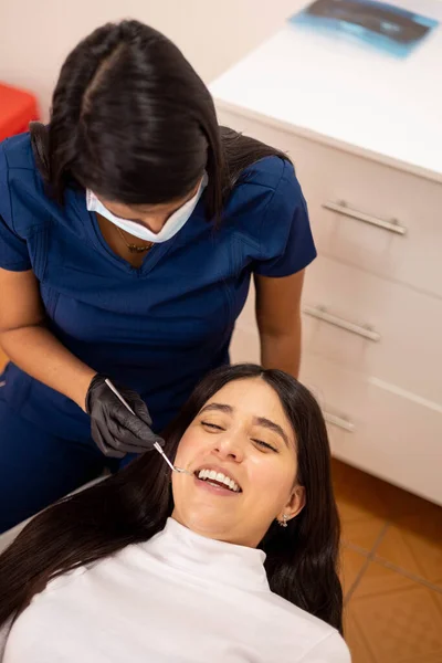 Paziente All Interno Dello Studio Odontoiatrico Esame Trattamento Orale Medicina — Foto Stock