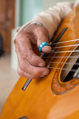 Klasik gitar, telli enstrüman çalan birinin elleri, klasik müzik, nesne duvar kağıdı