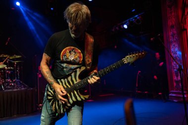 George Lynch ve Lynch Mob, Zümrüt Dağı 'ndaki tiyatroda canlı performans sergiliyorlar. Clemens Michigan, 1-28-2023