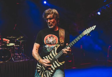 George Lynch ve Lynch Mob, Zümrüt Dağı 'ndaki tiyatroda canlı performans sergiliyorlar. Clemens Michigan, 1-28-2023