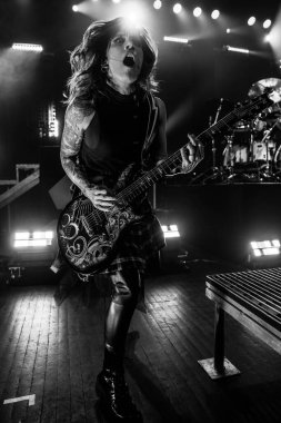 Skillet 22 Şubat 2023 'te Detroit, Michigan Fillmore' da bir Deadman 'ın Konuğu olarak canlı performans sergiliyor.