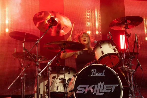 Skillet 22 Şubat 2023 'te Detroit, Michigan Fillmore' da bir Deadman 'ın Konuğu olarak canlı performans sergiliyor.