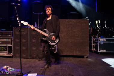 Saint Asonia 22 Şubat 2023 'te Detroit, Michigan Fillmore' da bir Deadman 'ın Konuğu olarak canlı performans sergiliyor.