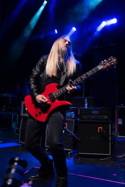 Saint Asonia 22 Şubat 2023 'te Detroit, Michigan Fillmore' da bir Deadman 'ın Konuğu olarak canlı performans sergiliyor.