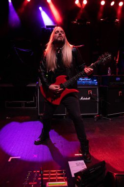 Saint Asonia 22 Şubat 2023 'te Detroit, Michigan Fillmore' da bir Deadman 'ın Konuğu olarak canlı performans sergiliyor.