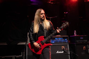 Saint Asonia 22 Şubat 2023 'te Detroit, Michigan Fillmore' da bir Deadman 'ın Konuğu olarak canlı performans sergiliyor.