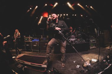 Saint Asonia 22 Şubat 2023 'te Detroit, Michigan Fillmore' da bir Deadman 'ın Konuğu olarak canlı performans sergiliyor.