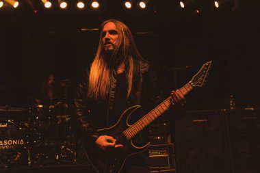 Saint Asonia 22 Şubat 2023 'te Detroit, Michigan Fillmore' da bir Deadman 'ın Konuğu olarak canlı performans sergiliyor.