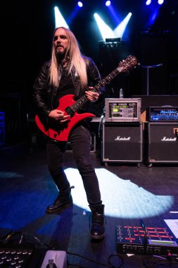 Saint Asonia 22 Şubat 2023 'te Detroit, Michigan Fillmore' da bir Deadman 'ın Konuğu olarak canlı performans sergiliyor.