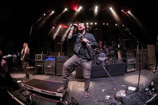 Saint Asonia 22 Şubat 2023 'te Detroit, Michigan Fillmore' da bir Deadman 'ın Konuğu olarak canlı performans sergiliyor.