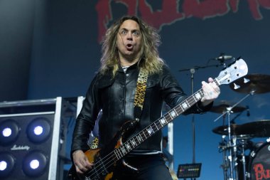 Buck Cherry, 15 Mart 2023 'te Detroit, Michigan' daki motor City Sound Board 'da Skid Row ve No Resolve ile performans sergiliyor.