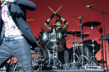 Buck Cherry, 15 Mart 2023 'te Detroit, Michigan' daki motor City Sound Board 'da Skid Row ve No Resolve ile performans sergiliyor.