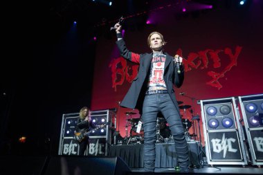 Buck Cherry, 15 Mart 2023 'te Detroit, Michigan' daki motor City Sound Board 'da Skid Row ve No Resolve ile performans sergiliyor.