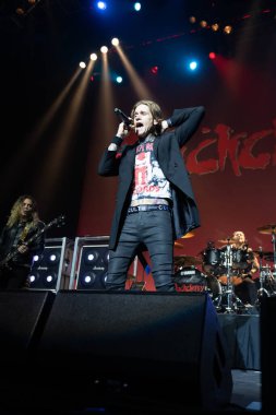 Buck Cherry, 15 Mart 2023 'te Detroit, Michigan' daki motor City Sound Board 'da Skid Row ve No Resolve ile performans sergiliyor.