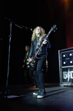 Buck Cherry, 15 Mart 2023 'te Detroit, Michigan' daki motor City Sound Board 'da Skid Row ve No Resolve ile performans sergiliyor.