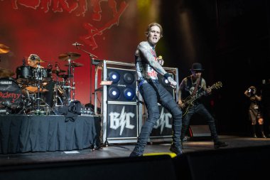 Buck Cherry, 15 Mart 2023 'te Detroit, Michigan' daki motor City Sound Board 'da Skid Row ve No Resolve ile performans sergiliyor.