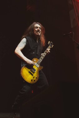 Skid Row, 15 Mart 2023 'te Detroit, Michigan' daki motor City Sound Board 'da Buck Cherry ve No Resolve ile performans sergiliyor.