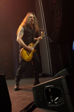 Skid Row, 15 Mart 2023 'te Detroit, Michigan' daki motor City Sound Board 'da Buck Cherry ve No Resolve ile performans sergiliyor.