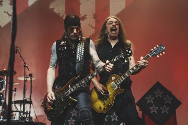Skid Row, 15 Mart 2023 'te Detroit, Michigan' daki motor City Sound Board 'da Buck Cherry ve No Resolve ile performans sergiliyor.