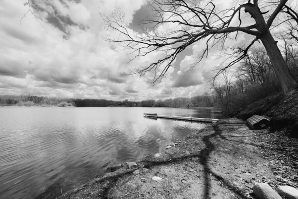 Journée Automne Fraîche Lac Avec Canot Sur Quai Bateau — Photo