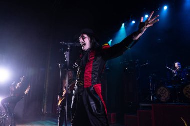 Avatar, Royal Oak, Michigan 'daki Royal Oak Müzik Tiyatrosu' nda Maya ve Yörünge Kültürü Peçesi ile canlı performans sergiliyor.