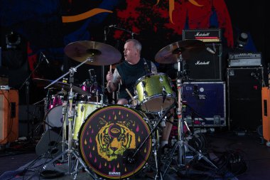 Kızıl Diş 28 Temmuz 2023 'te Michigan' daki Michigan Loto Amfi Tiyatrosu 'nda Clutch' ın özel konuğu olarak canlı performans sergiliyor.