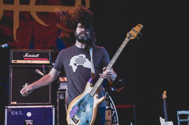 Dinozor Jr, Michigan 'daki Sterling Heights, Michigan Piyango Amfi Tiyatrosu' nda 28 Temmuz 2023 'te Clutch için özel konuk olarak canlı performans sergiliyor.