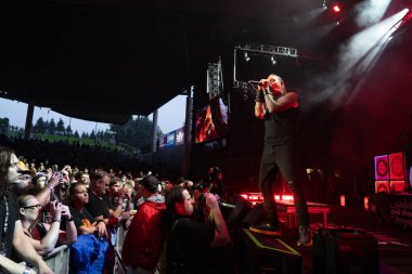 6 Ağustos 2023 'te Clarkston, Michigan' daki Pine Knob Music Theater 'da Mudvayne' e özel konuk olarak Kömür Odası sahne alacak.