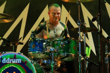 6 Ağustos 2023 'te Clarkston, Michigan' daki Pine Knob Music Theater 'da Mudvayne' e özel konuk olarak Kömür Odası sahne alacak.