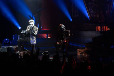 Ghost grubu, Clarkston, Michigan 'daki Pine Knob Music Theater' da özel konuk Amon Amarth ile canlı performans sergiliyor.