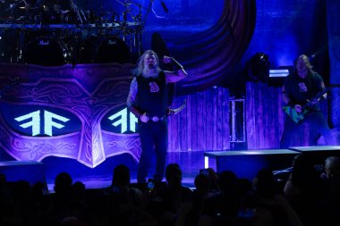 Amon Amarth grubu, Michigan, Clarkston 'daki Pine Knob Music Theater' da Ghost için özel konuk olarak sahne alıyor.