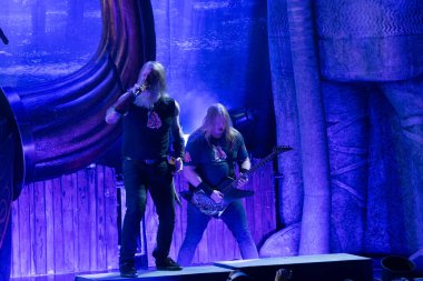 Amon Amarth grubu, Michigan, Clarkston 'daki Pine Knob Music Theater' da Ghost için özel konuk olarak sahne alıyor.