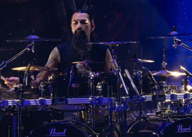 Amon Amarth grubu, Michigan, Clarkston 'daki Pine Knob Music Theater' da Ghost için özel konuk olarak sahne alıyor.