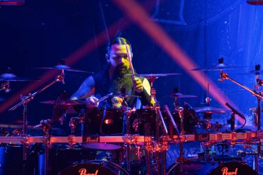 Amon Amarth grubu, Michigan, Clarkston 'daki Pine Knob Music Theater' da Ghost için özel konuk olarak sahne alıyor.