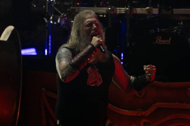 Amon Amarth grubu, Michigan, Clarkston 'daki Pine Knob Music Theater' da Ghost için özel konuk olarak sahne alıyor.