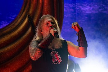 Amon Amarth grubu, Michigan, Clarkston 'daki Pine Knob Music Theater' da Ghost için özel konuk olarak sahne alıyor.
