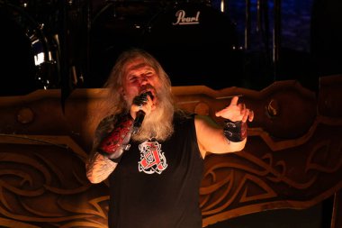 Amon Amarth grubu, Michigan, Clarkston 'daki Pine Knob Music Theater' da Ghost için özel konuk olarak sahne alıyor.