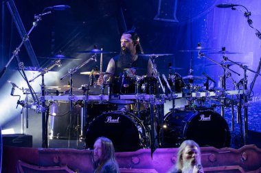 Amon Amarth grubu, Michigan, Clarkston 'daki Pine Knob Music Theater' da Ghost için özel konuk olarak sahne alıyor.