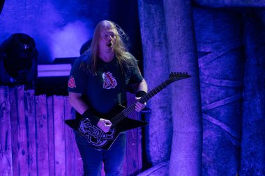 Amon Amarth grubu, Michigan, Clarkston 'daki Pine Knob Music Theater' da Ghost için özel konuk olarak sahne alıyor.