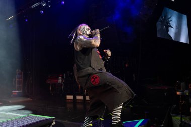 Mudvayne 6 Ağustos 2023 'te Clarkston, Michigan' daki Pine Knob Music Theater 'da canlı performans sergiliyor.