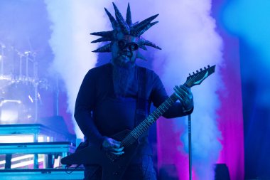 Mudvayne 6 Ağustos 2023 'te Clarkston, Michigan' daki Pine Knob Music Theater 'da canlı performans sergiliyor.