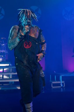 Mudvayne 6 Ağustos 2023 'te Clarkston, Michigan' daki Pine Knob Music Theater 'da canlı performans sergiliyor.