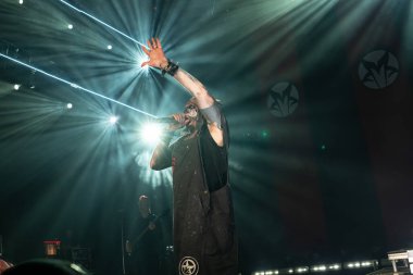 Mudvayne 6 Ağustos 2023 'te Clarkston, Michigan' daki Pine Knob Music Theater 'da canlı performans sergiliyor.