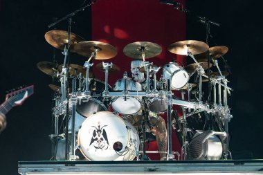 Mudvayne 6 Ağustos 2023 'te Clarkston, Michigan' daki Pine Knob Music Theater 'da canlı performans sergiliyor.