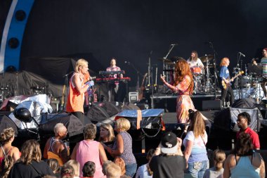 Grup aşkı 8-16-2023 tarihlerinde Detroit, Michigan 'daki P-NK için Comerica Park' ta özel konuk olarak sahne aldı.