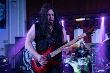 Lion Within Detroit, Michigan 'daki Odd Fellows Conert Lounge' da canlı performans sergiliyor.