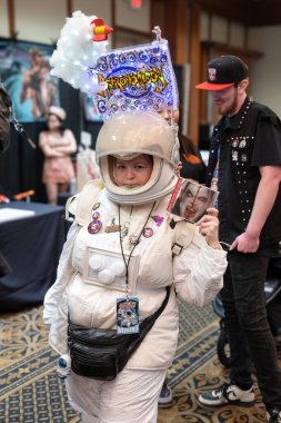 12 Nisan 2024 'te Livonia, Michigan' daki Burton Malikânesi 'nde Astronomi 7 Kongresi