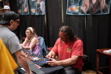 13 Nisan 2024 'te Livonia, Michigan' daki Burton Malikânesi 'nde Astronomi 7 Kongresi