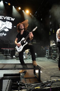  Lakeview, Staind and Breaking Benjamin 'in özel konuğu olarak Pine Knob Music Theater' da canlı performans sergiliyor.