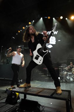  Lakeview, Staind and Breaking Benjamin 'in özel konuğu olarak Pine Knob Music Theater' da canlı performans sergiliyor.